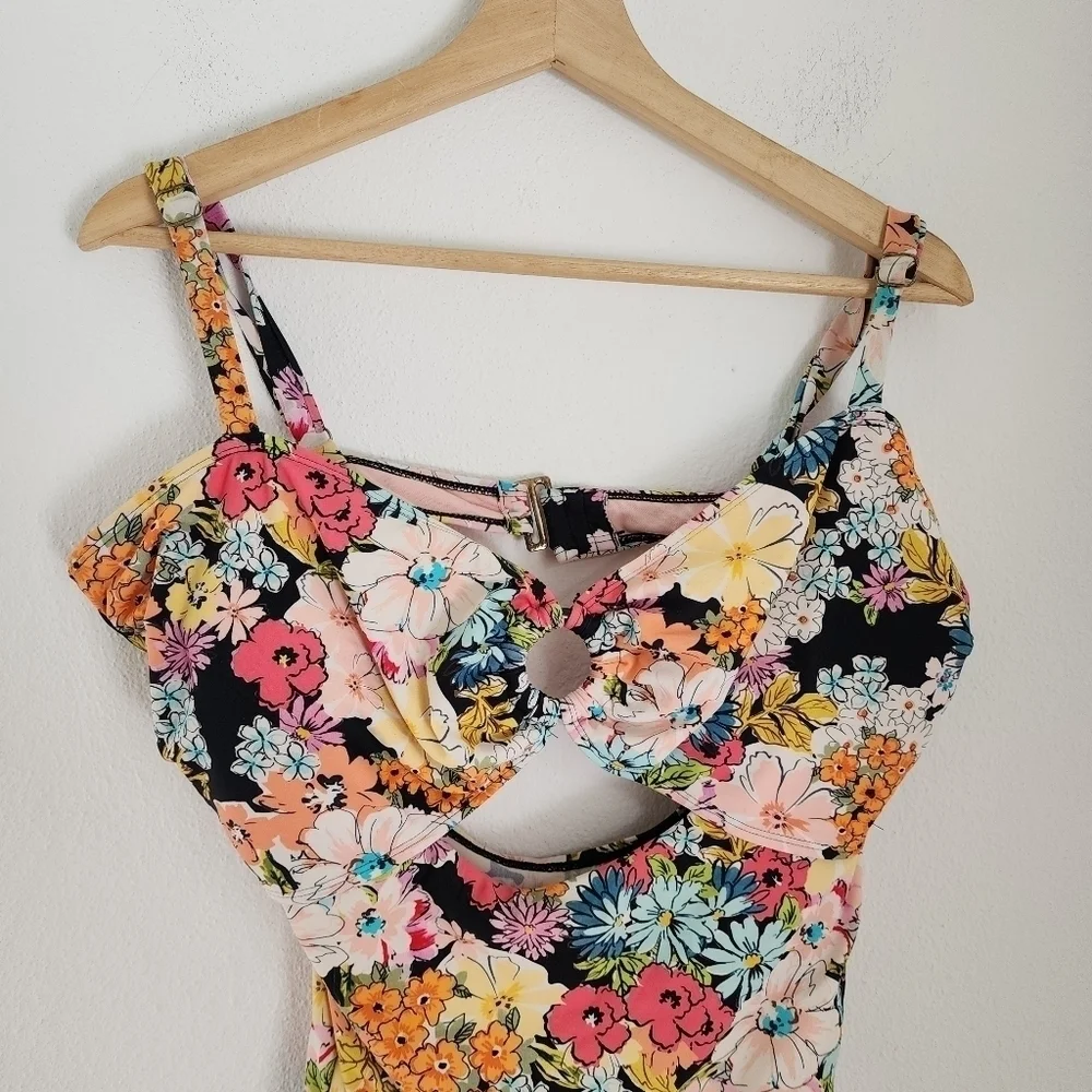 Cyn & Luca Multi Floral Roxy One Piece Plus Size 2X - Picture 6 of 14